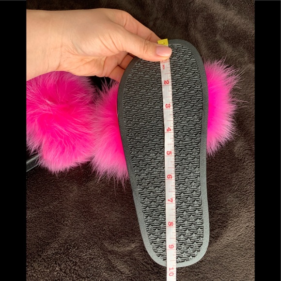 NWOT Fur slides - Picture 3 of 9